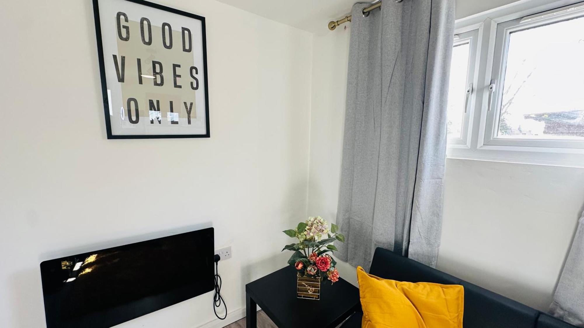Cosy And Comfy Appartement Londen Buitenkant foto