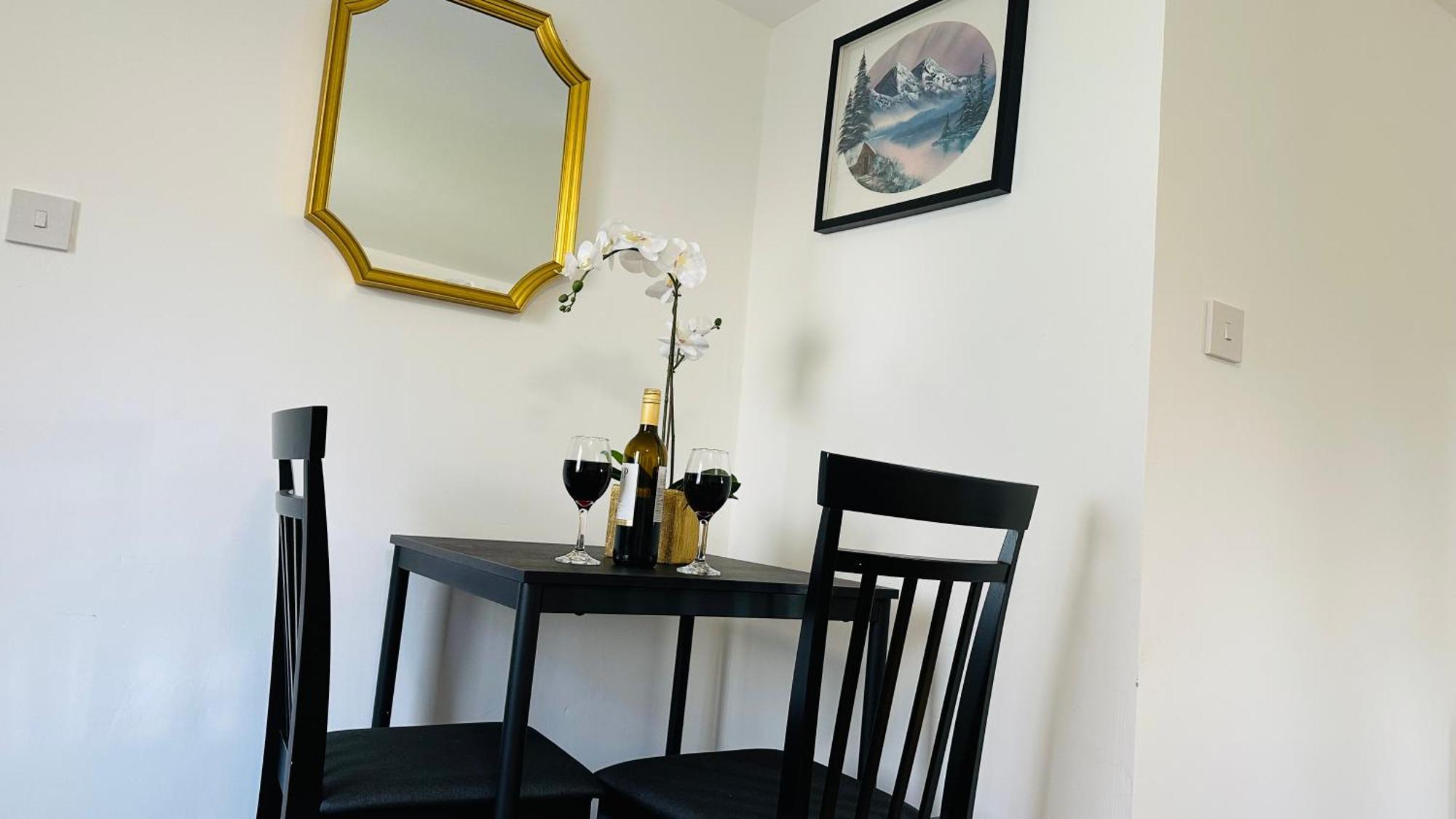 Cosy And Comfy Appartement Londen Buitenkant foto